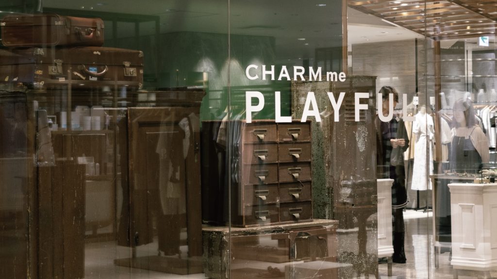 charmmeplayfulイベントアンティーク什器写真