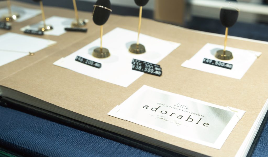 25HOLIDAY_little_interior